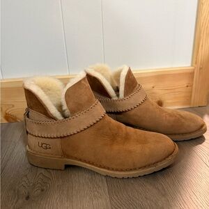 UGG McKay Shearling Ankle Boots Chestnut Suede Women’s Size 11
